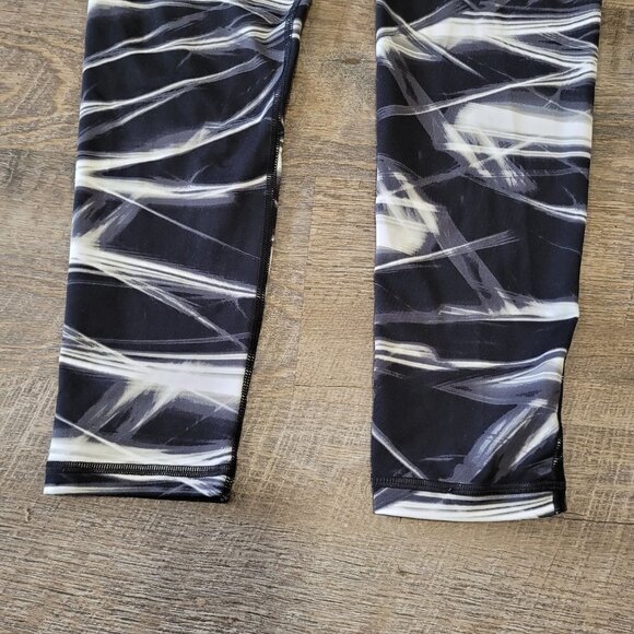 VICTORIA SPORT | Knockout Tight Leggings Patterned | Sz. M - Picture 4 of 6